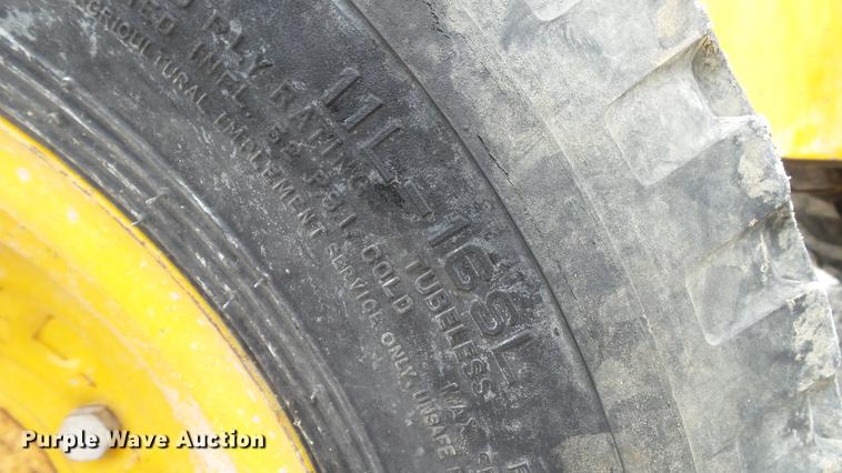 image for item DD7373 1986 John Deere 482C forklift