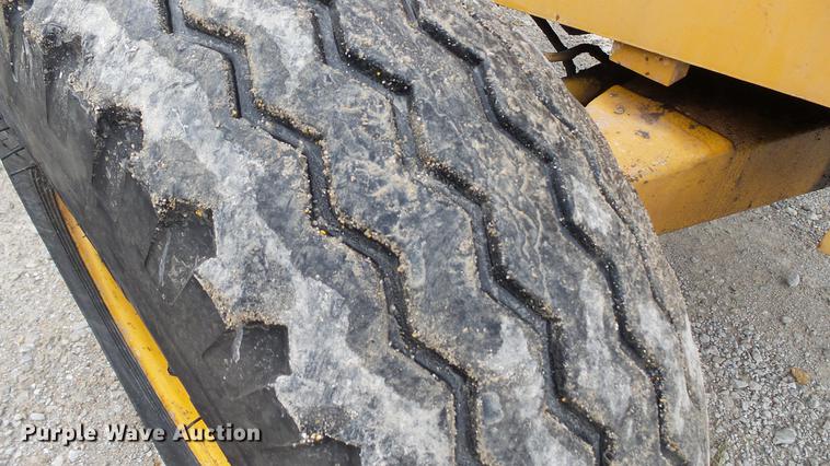 image for item DD7373 1986 John Deere 482C forklift