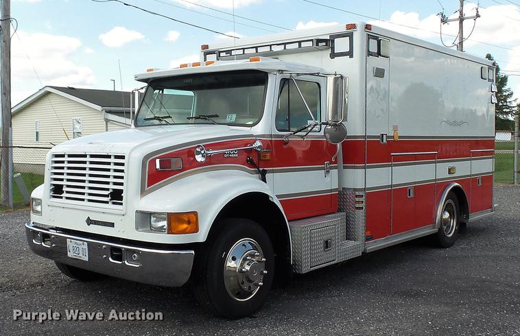 image for item DD7376 2001 International 4700 Lo-Profile ambulance