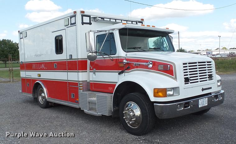 image for item DD7376 2001 International 4700 Lo-Profile ambulance