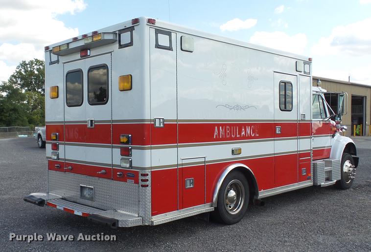 image for item DD7376 2001 International 4700 Lo-Profile ambulance