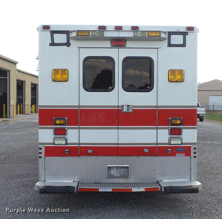 image for item DD7376 2001 International 4700 Lo-Profile ambulance
