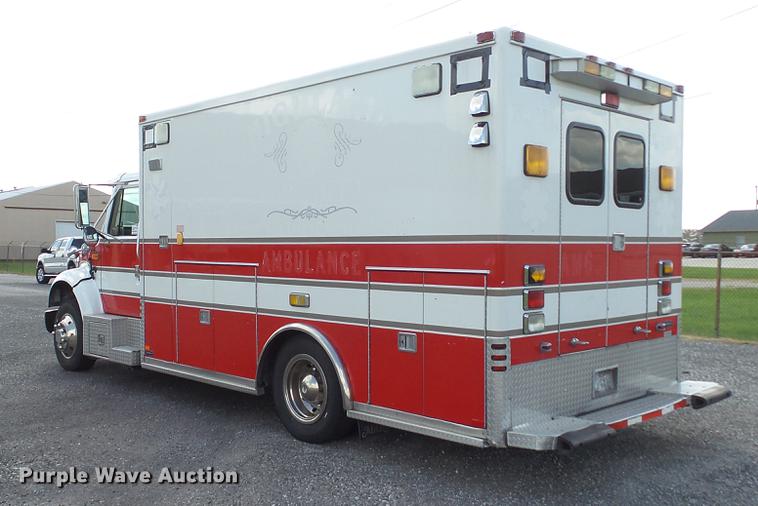 image for item DD7376 2001 International 4700 Lo-Profile ambulance