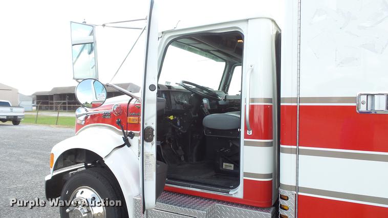 image for item DD7376 2001 International 4700 Lo-Profile ambulance