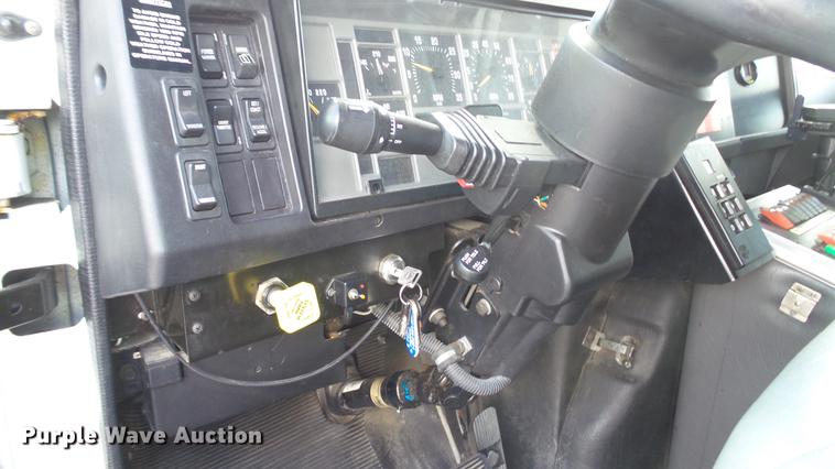 image for item DD7376 2001 International 4700 Lo-Profile ambulance