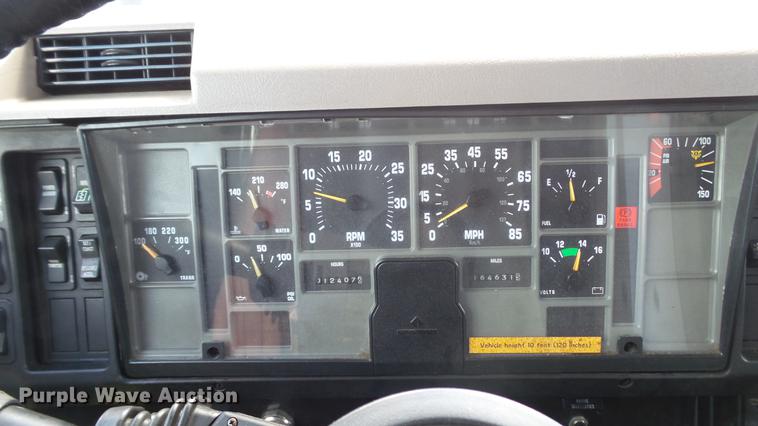 image for item DD7376 2001 International 4700 Lo-Profile ambulance