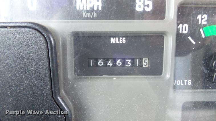 image for item DD7376 2001 International 4700 Lo-Profile ambulance