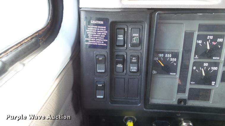 image for item DD7376 2001 International 4700 Lo-Profile ambulance