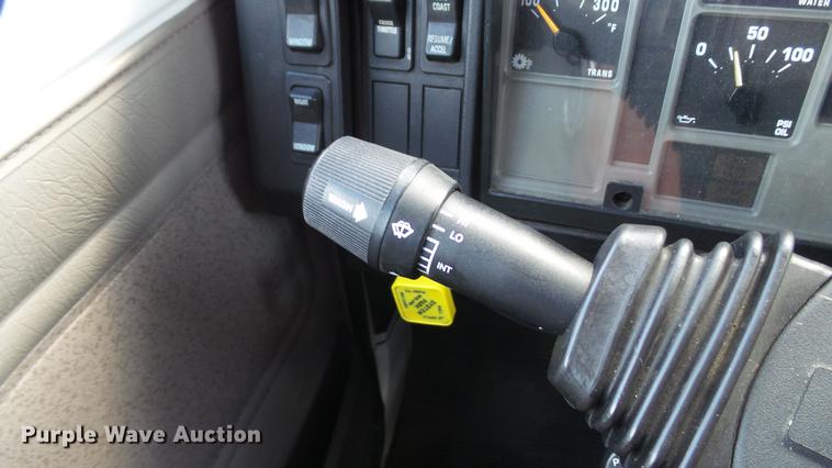 image for item DD7376 2001 International 4700 Lo-Profile ambulance