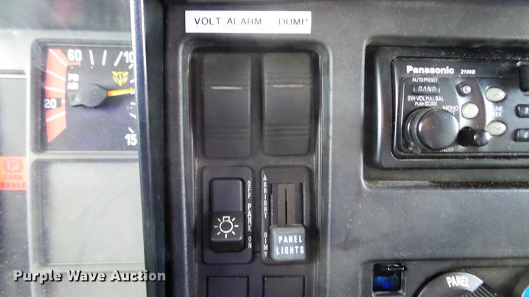 image for item DD7376 2001 International 4700 Lo-Profile ambulance