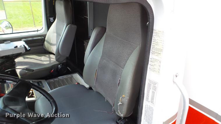 image for item DD7376 2001 International 4700 Lo-Profile ambulance