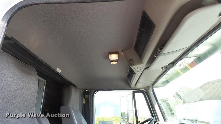 image for item DD7376 2001 International 4700 Lo-Profile ambulance