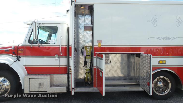 image for item DD7376 2001 International 4700 Lo-Profile ambulance