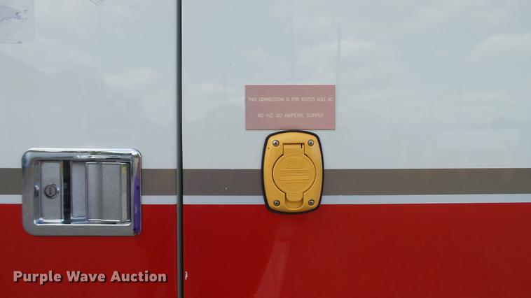 image for item DD7376 2001 International 4700 Lo-Profile ambulance