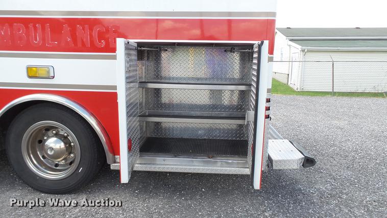 image for item DD7376 2001 International 4700 Lo-Profile ambulance