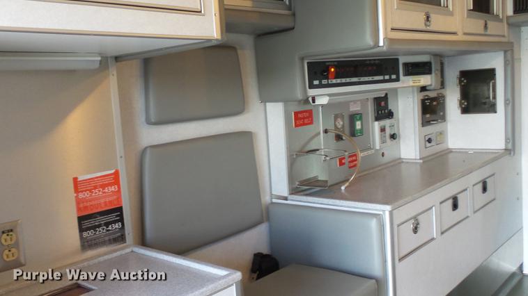 image for item DD7376 2001 International 4700 Lo-Profile ambulance