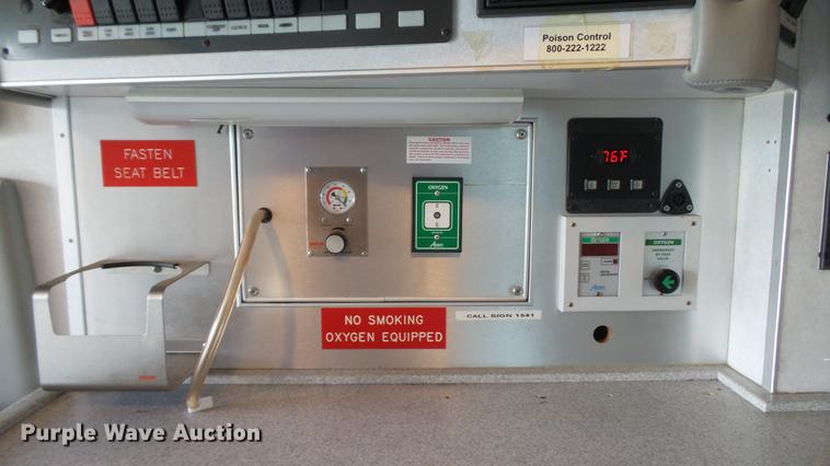 image for item DD7376 2001 International 4700 Lo-Profile ambulance