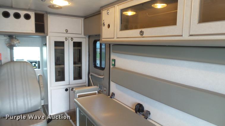 image for item DD7376 2001 International 4700 Lo-Profile ambulance