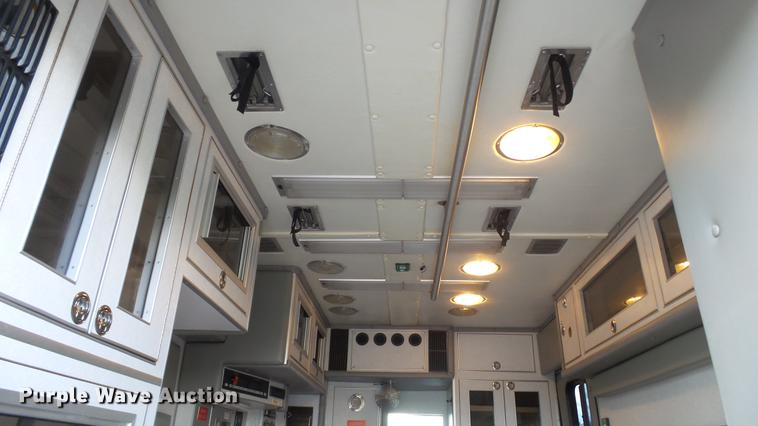 image for item DD7376 2001 International 4700 Lo-Profile ambulance