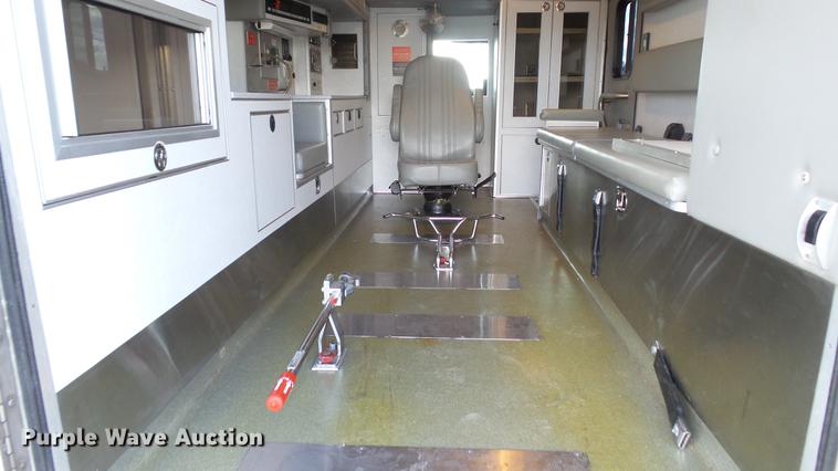 image for item DD7376 2001 International 4700 Lo-Profile ambulance