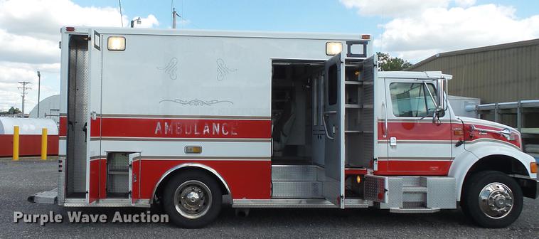 image for item DD7376 2001 International 4700 Lo-Profile ambulance