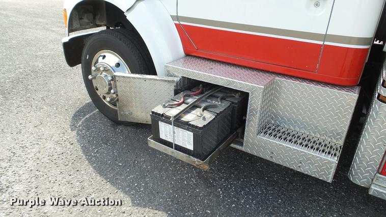 image for item DD7376 2001 International 4700 Lo-Profile ambulance