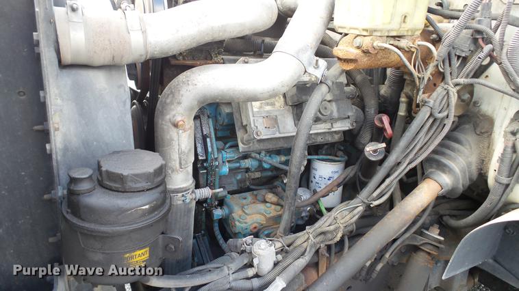 image for item DD7376 2001 International 4700 Lo-Profile ambulance