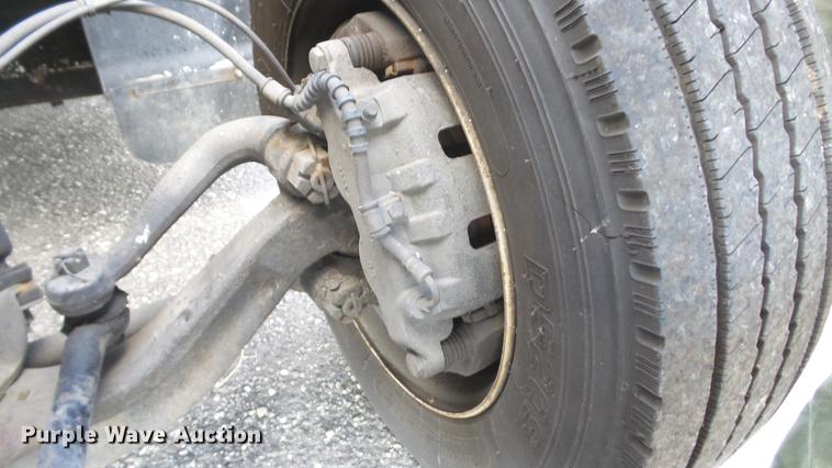 image for item DD7376 2001 International 4700 Lo-Profile ambulance