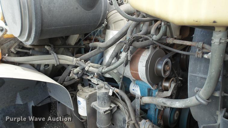 image for item DD7376 2001 International 4700 Lo-Profile ambulance