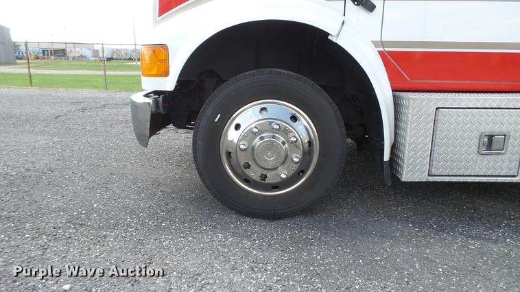 image for item DD7376 2001 International 4700 Lo-Profile ambulance