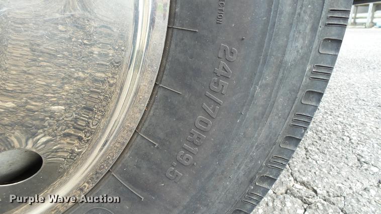 image for item DD7376 2001 International 4700 Lo-Profile ambulance