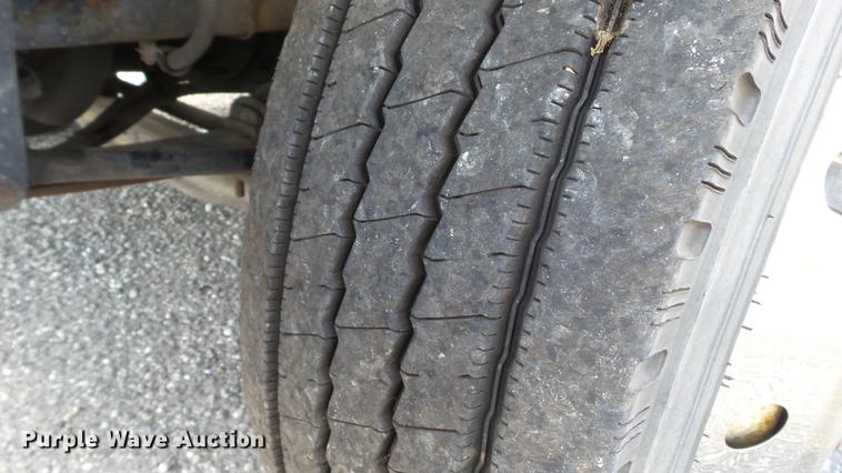 image for item DD7376 2001 International 4700 Lo-Profile ambulance