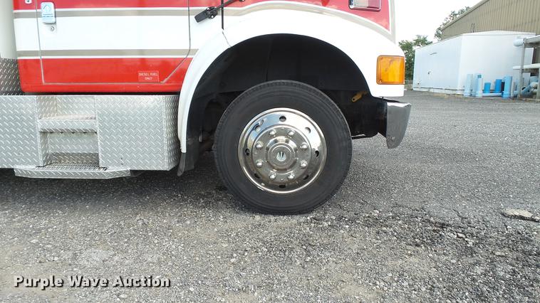 image for item DD7376 2001 International 4700 Lo-Profile ambulance