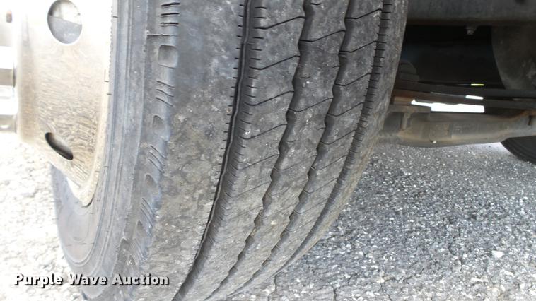 image for item DD7376 2001 International 4700 Lo-Profile ambulance