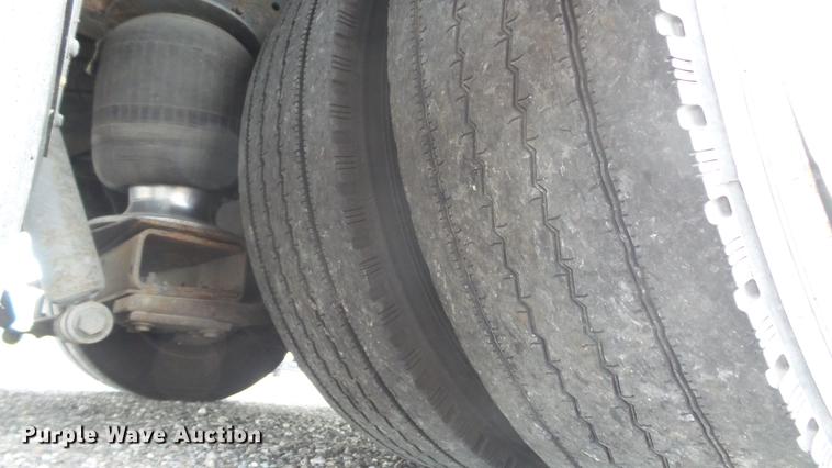 image for item DD7376 2001 International 4700 Lo-Profile ambulance