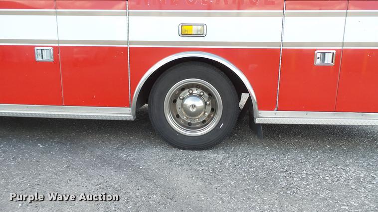 image for item DD7376 2001 International 4700 Lo-Profile ambulance