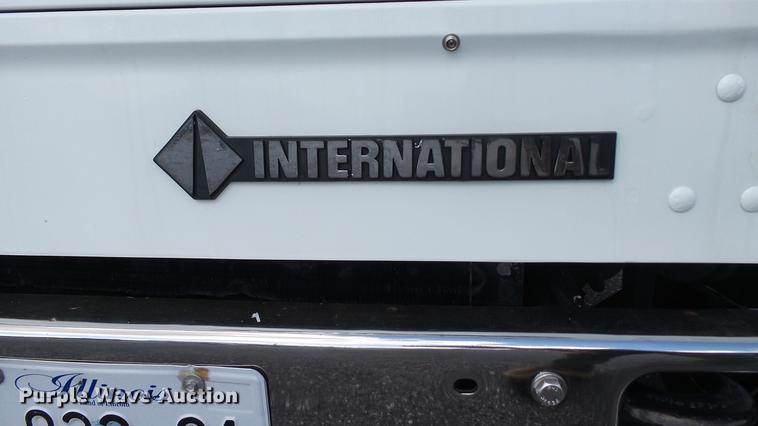 image for item DD7376 2001 International 4700 Lo-Profile ambulance