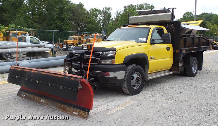 image for item DD7381 2006 Chevrolet Silverado 3500 dump flatbed pickup truck