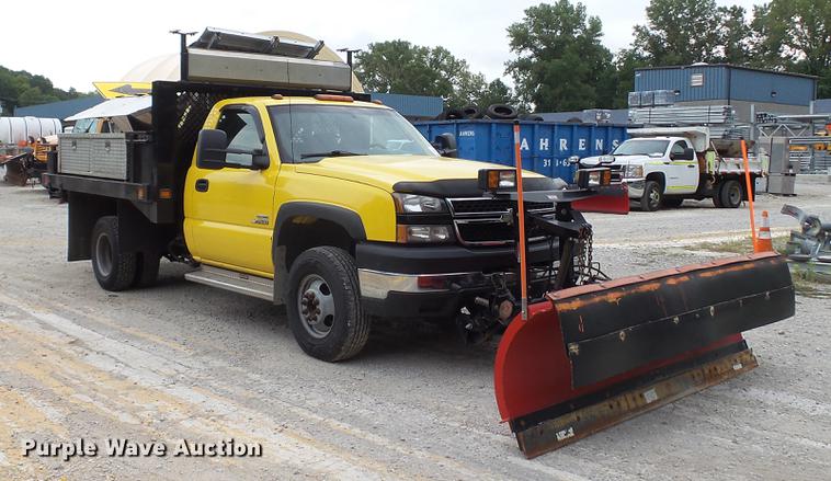 image for item DD7381 2006 Chevrolet Silverado 3500 dump flatbed pickup truck