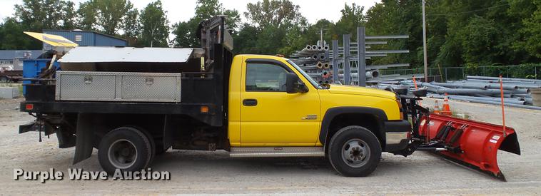 image for item DD7381 2006 Chevrolet Silverado 3500 dump flatbed pickup truck