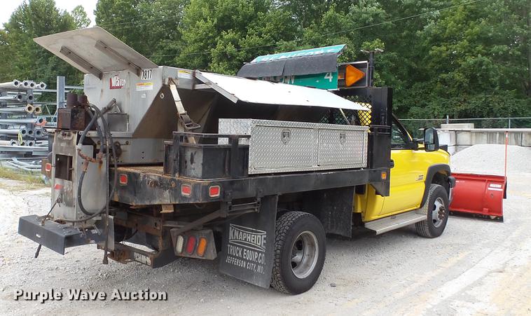 image for item DD7381 2006 Chevrolet Silverado 3500 dump flatbed pickup truck