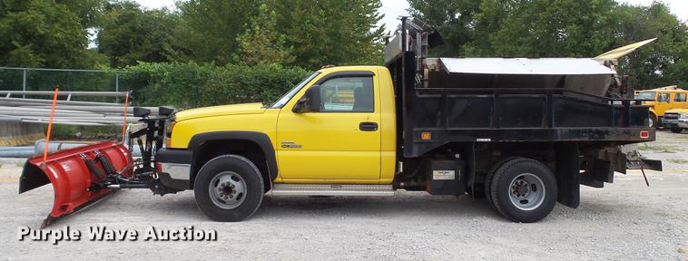 image for item DD7381 2006 Chevrolet Silverado 3500 dump flatbed pickup truck