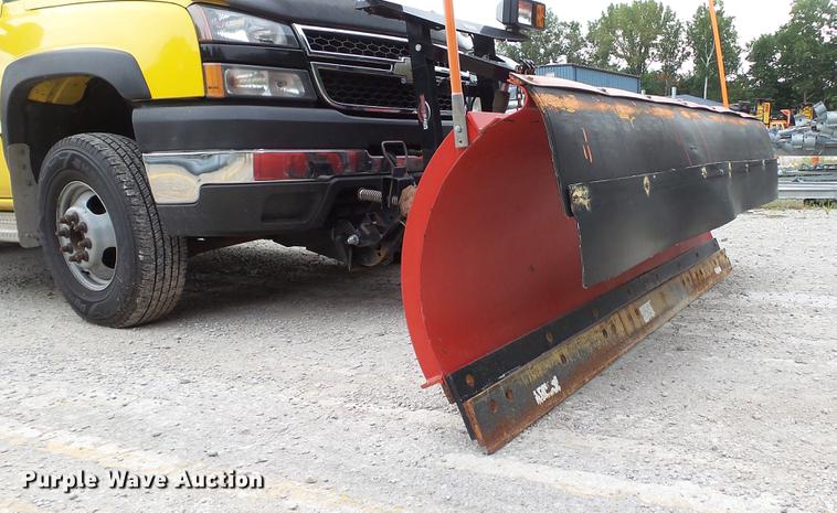 image for item DD7381 2006 Chevrolet Silverado 3500 dump flatbed pickup truck