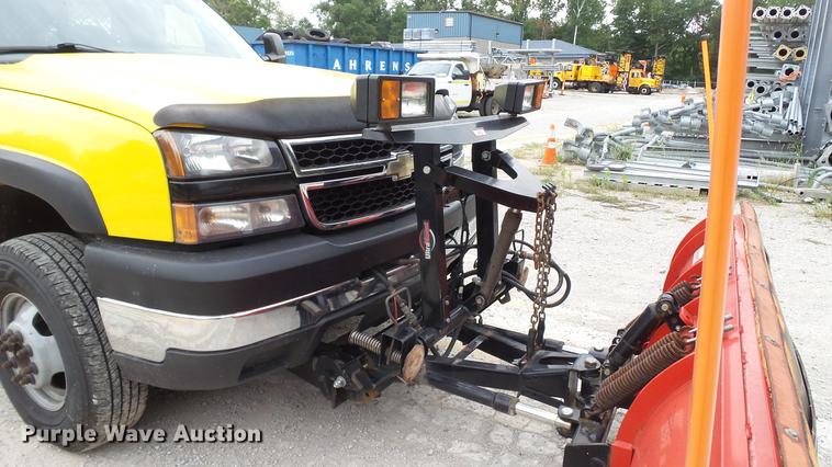 image for item DD7381 2006 Chevrolet Silverado 3500 dump flatbed pickup truck