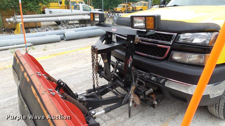 image for item DD7381 2006 Chevrolet Silverado 3500 dump flatbed pickup truck