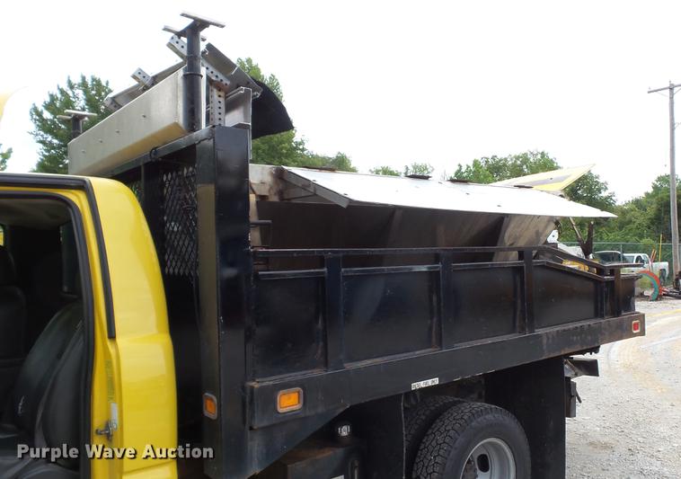 image for item DD7381 2006 Chevrolet Silverado 3500 dump flatbed pickup truck