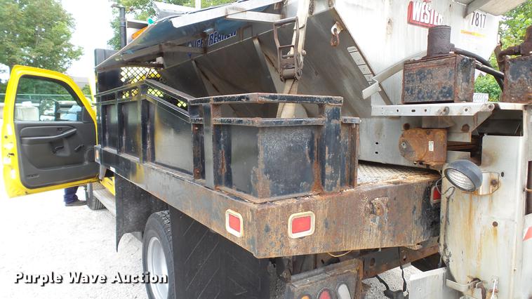 image for item DD7381 2006 Chevrolet Silverado 3500 dump flatbed pickup truck