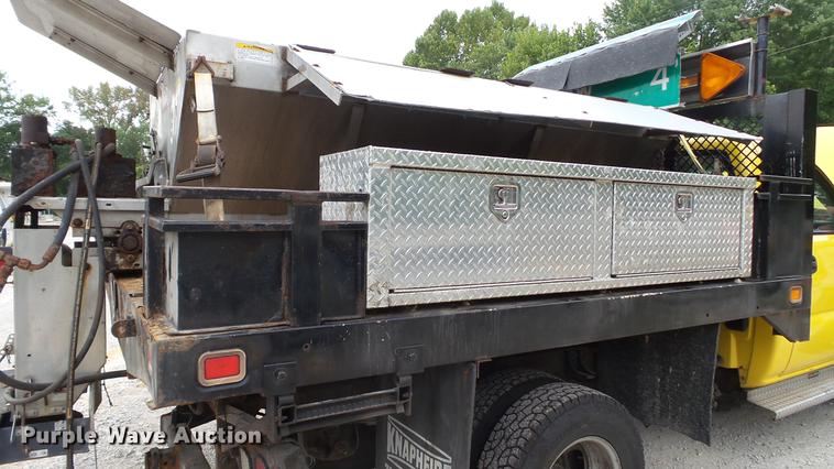 image for item DD7381 2006 Chevrolet Silverado 3500 dump flatbed pickup truck