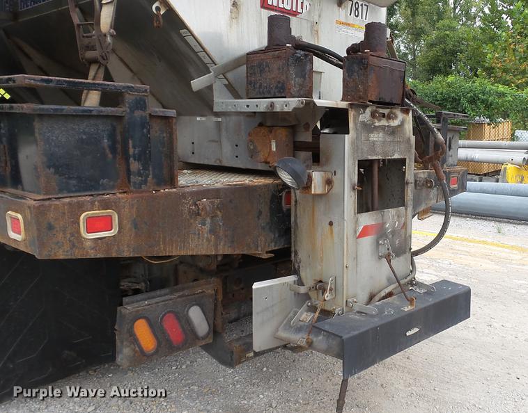 image for item DD7381 2006 Chevrolet Silverado 3500 dump flatbed pickup truck