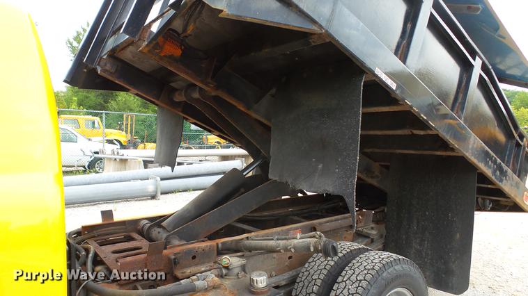 image for item DD7381 2006 Chevrolet Silverado 3500 dump flatbed pickup truck